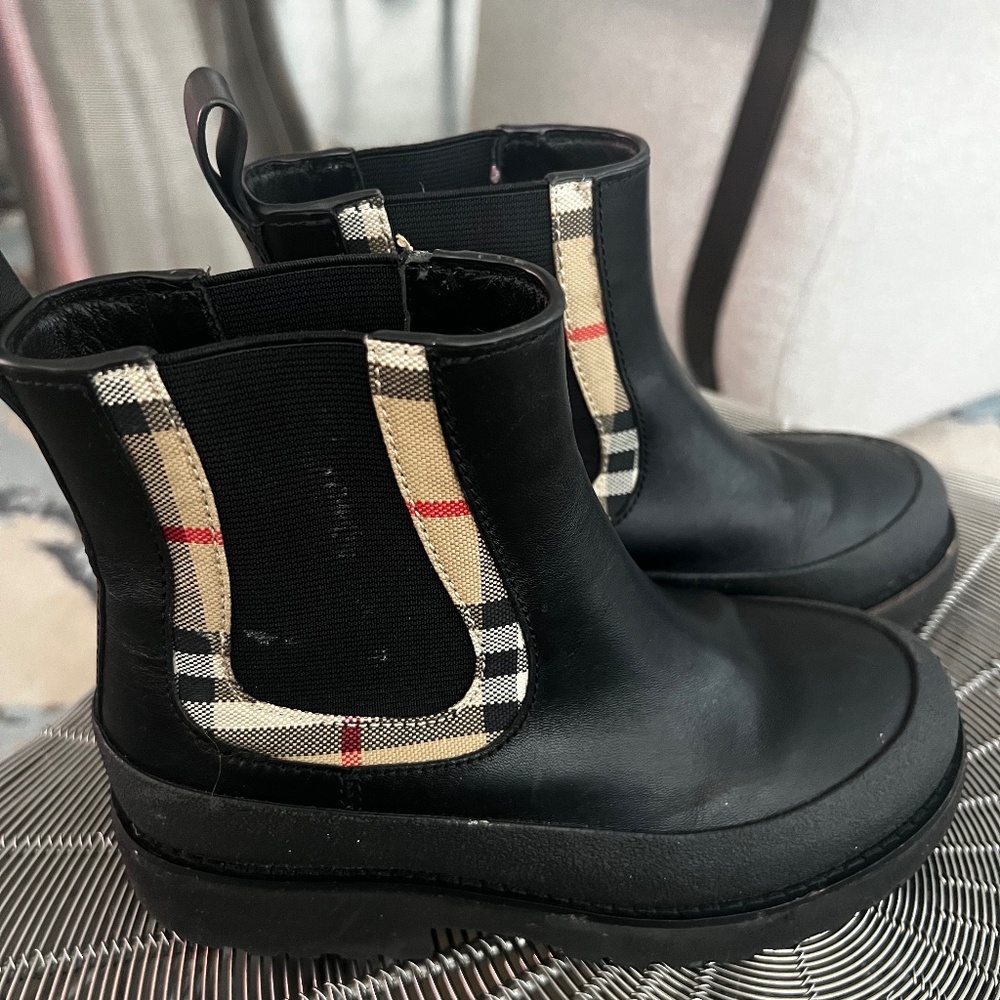 KIDS BURBERRY BOOTS EUR 31
